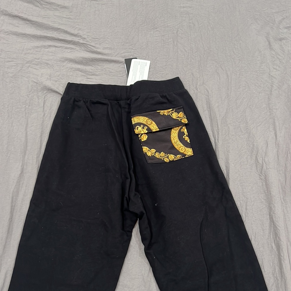 Versace - Picture 4 of 5